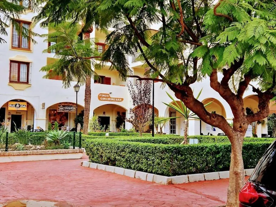 Duquesa Suites Gardens Ground Floor Close To Port, Beach 马尼尔瓦 0*,  西班牙