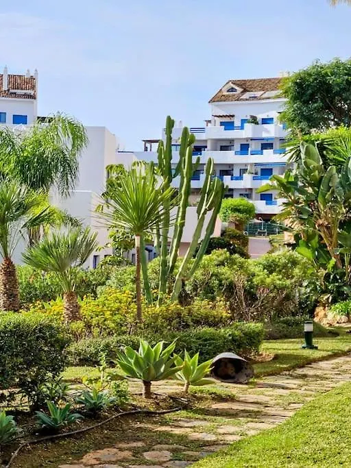 Duquesa Suites Gardens Ground Floor Close To Port, Beach 马尼尔瓦