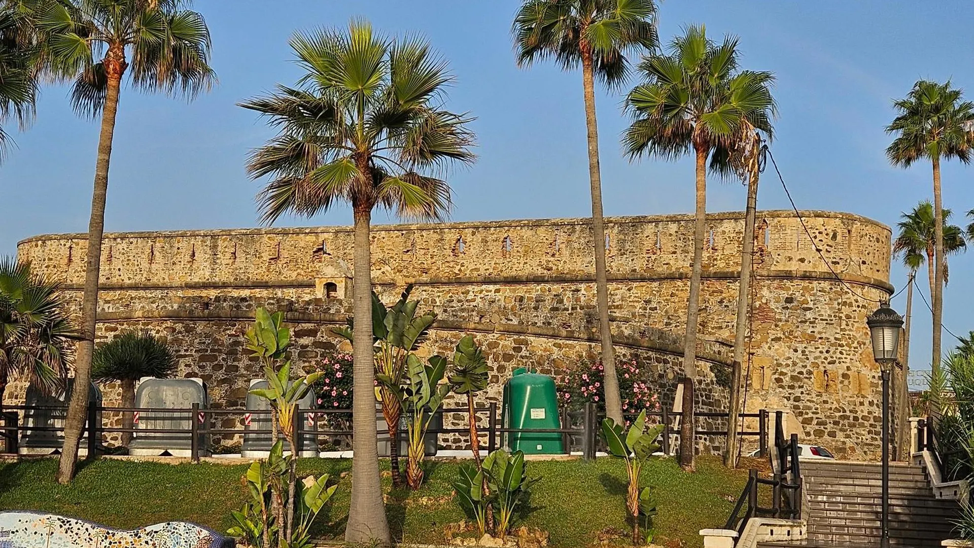 Duquesa Suites Gardens Ground Floor Close To Port, Beach 马尼尔瓦